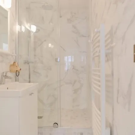 Апартаменты Guestready - Stylish And Spacious Flat - Champs-elysees Париж